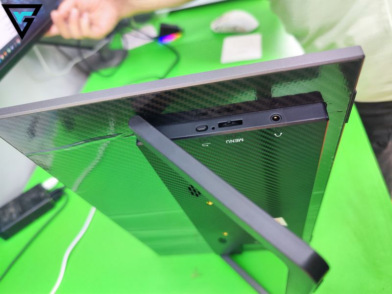 BOE 13,3 inch FHD Touch (3)