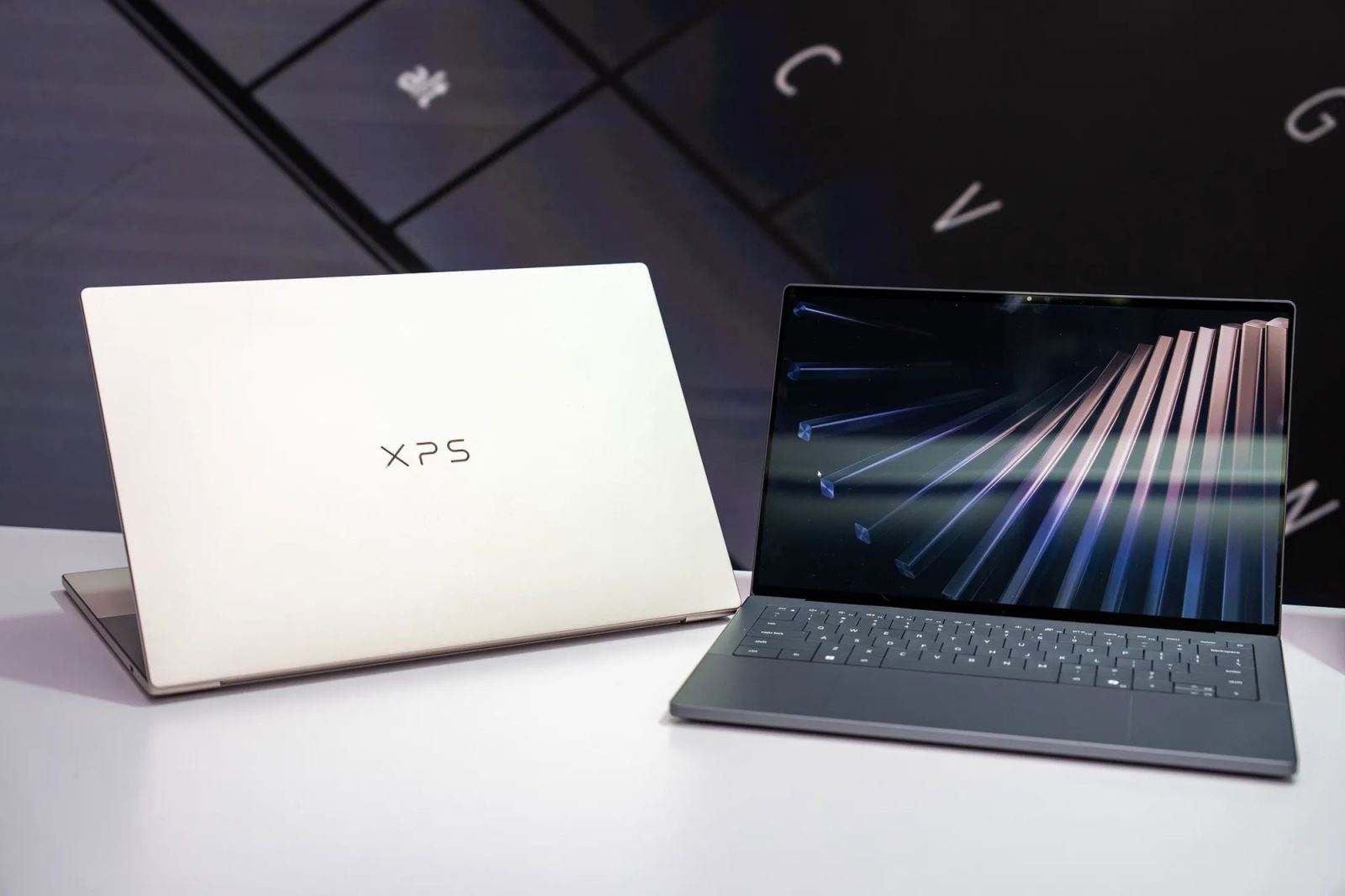 Thời lượng pin Dell XPS 14 2026 vs MacBook Pro 14 M5 So sánh pin Dell XPS 14 và MacBook Pro 14 M5